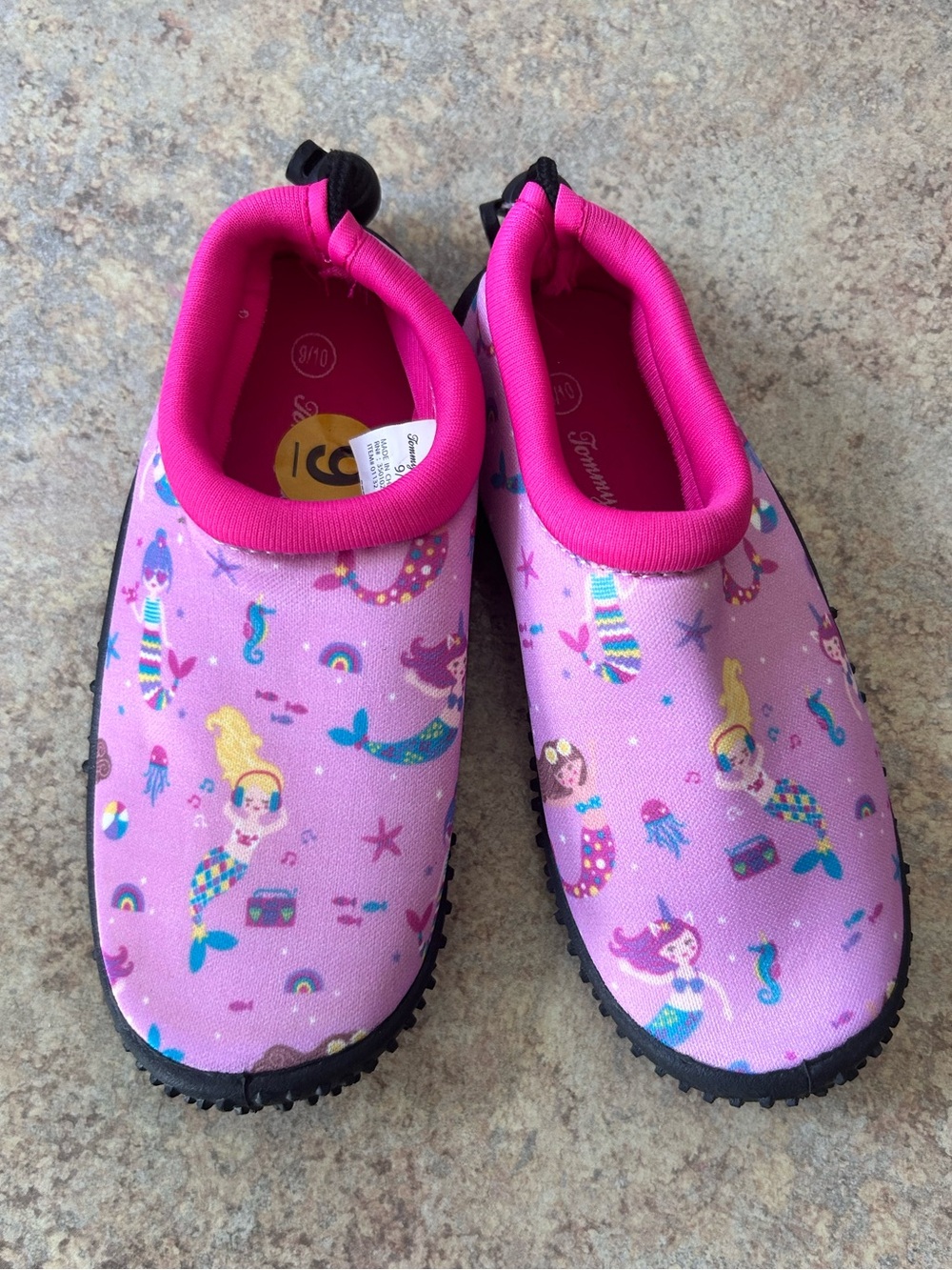 NWT Tommy Bahama Girls Swim Shoes size 9/10